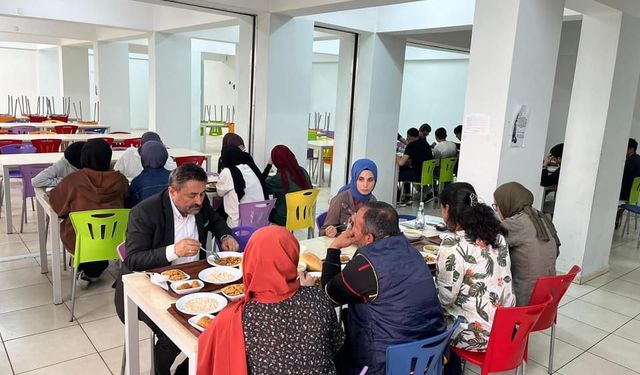 Orta Şehit Uhud Kadir Işık Anadolu İmam Hatip Lisesi Başkan Bezci'yi akşam yemeğinde ağırladı