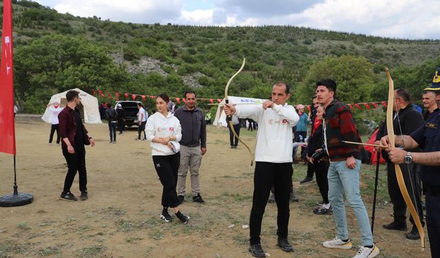 Çankırı Valisi Taşolar Şabanözü'nde düzenlenen Gençlik Haftası etkinliklerinde