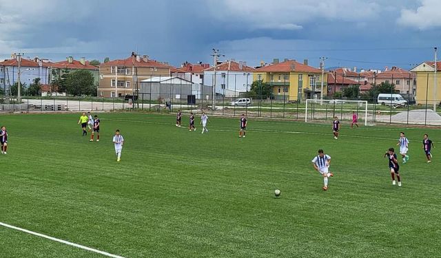 Başkan Bezci futbol müsabakasını seyretti