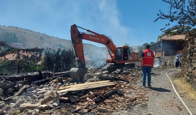 Ilgaz Şeyhyunus Köyü'nde Yangın: İtfaiye Müdahalesiyle Büyük Felaket Önledi