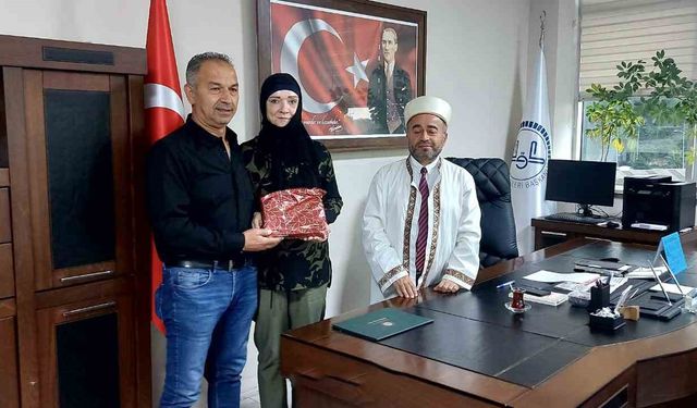 Almanya'dan Müslüman oOlan Barbara D, İhtida Töreniyle İslamiyet'e geçti