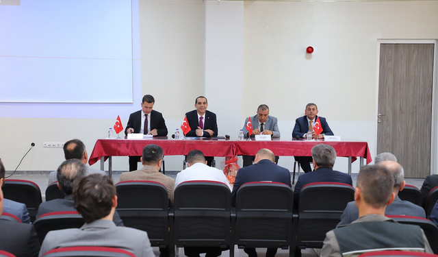 Vali Taşolar Atkaracalar'da Muhtarlarla Bir Araya Geldi