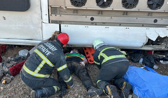 Aksaray'da Tur Otobüsü Şarampole Devrildi: 6 Ölü, 29 Yaralı