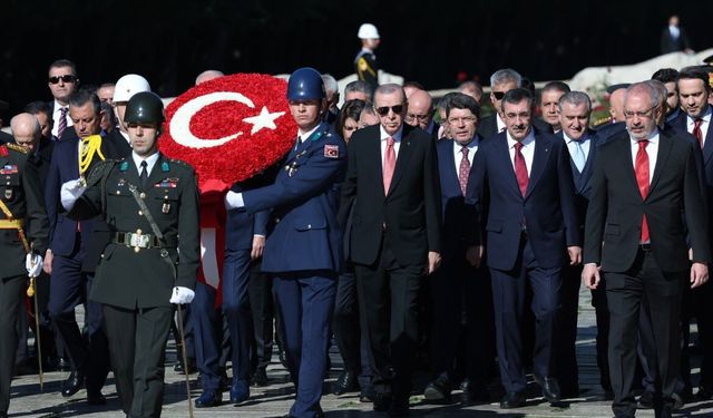 Cumhurbaşkanı Erdoğan, Anıtkabir’i ziyaret etti