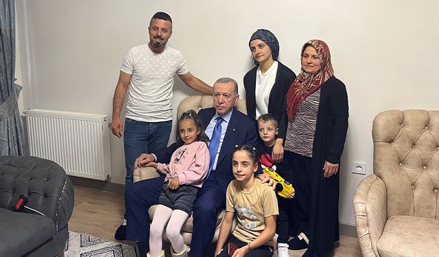 Cumhurbaşkanı Erdoğan, Hatay'daki afetzede aileyi ziyaret etti