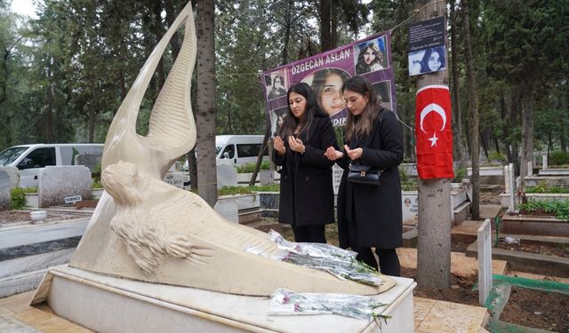 Erdemli'den Özgecan Aslan’a anlamlı ziyaret: Kadına şiddete hayır dedi