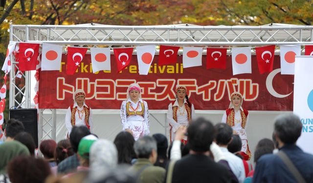 Japonlar, Türkiye Festivali’nde Türk Müziği ve Danslarıyla eğlendi