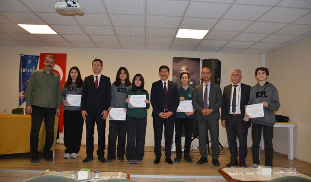 Liseli Öğrencilerden Yapay Zeka Konferansı! Geleceğin Teknolojisine Işık Tuttular