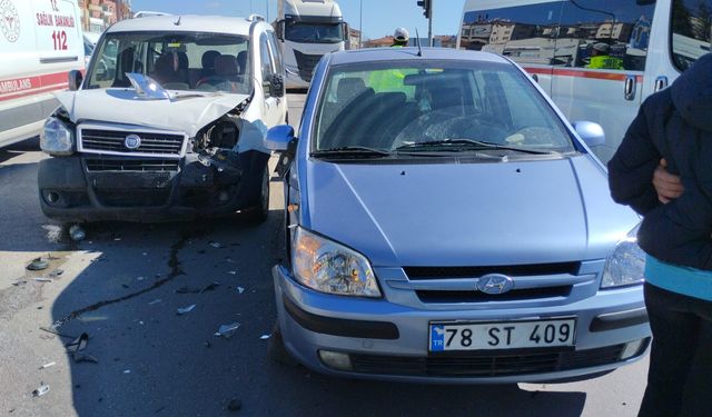 Trafikte Korkutan Anlar! Karabük’te İki Ayrı Kazada 6 Kişi Yaralandı