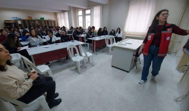 Öğrencilere "Kadına Yönelik Şiddetle ve Erken Yaşta Evliliklere Mücadele Semineri" Düzenlendi