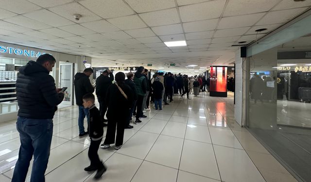 Altın Fiyatlarında Düşüş: Kuyumculara Akın Eden Vatandaşlar Kuyruk Oluşturdu!