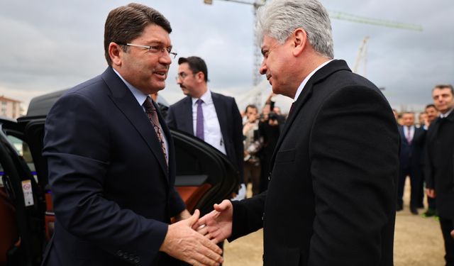 Bakan Tunç Sakarya’da! Hem Adliye Projesi Hem Düğün Ziyareti