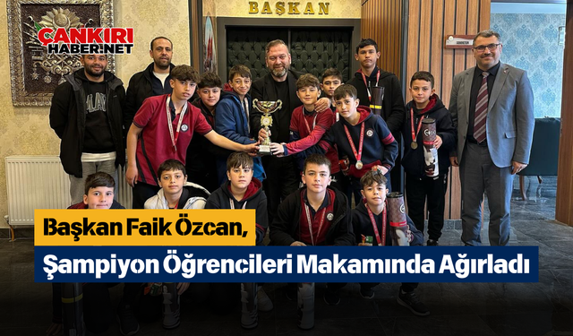 Başkan Faik Özcan, Şampiyon Öğrencileri Makamında Ağırladı