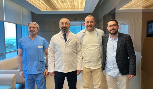 Beyin Ameliyatında 2.5 Saat Uyanık Kaldı: Şarkılarla Sağlığına Kavuştu!