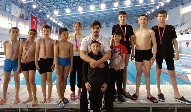 Çorum’da Yüzmede Madalya Yağmuru: Genç Sporcular Zirvede