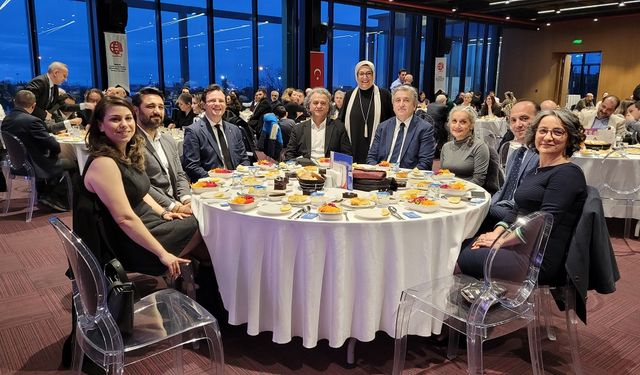 Harita ve Kadastro Mühendisleri Odaması, 25 Yılını Dolduran Üyelerine Plaket Takdim Etti