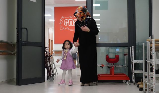 Herkesi Duygulandıran Başarı: Minik Hümanur Yürümeyi Öğrendi!