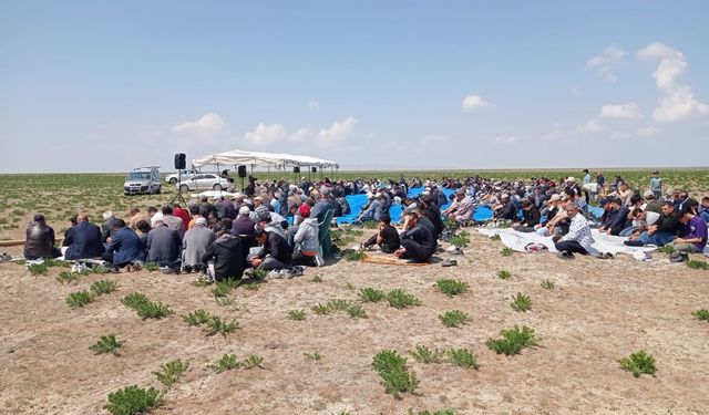 Karapınar’da Kuraklıkla Mücadele İçin Yağmur Duası: Belediye Başkanı da Katıldı