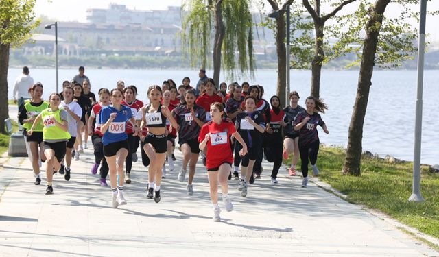 Minik Adımlar Büyük Heyecan: Küçükçekmece’de 23 Nisan Yarışı