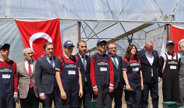 Örnek Proje: Okul Bahçesinde Kuşkonmaz Serası Kuruldu!