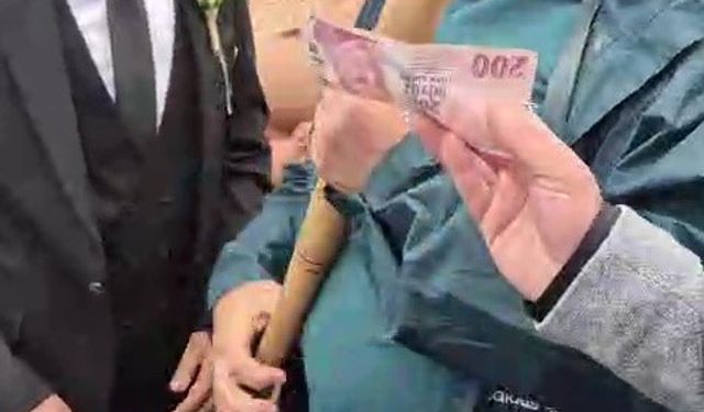 Zonguldak’ta Düğün Merasiminde Renkli Anlar: Sopalı Yol Kesme Geleneği Yaşatıldı