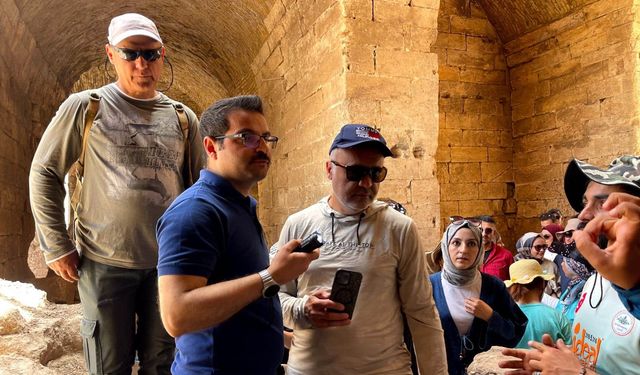 Harran’da Sıradışı Kaymakam Turistlere Bizzat Rehberlik Ediyor!