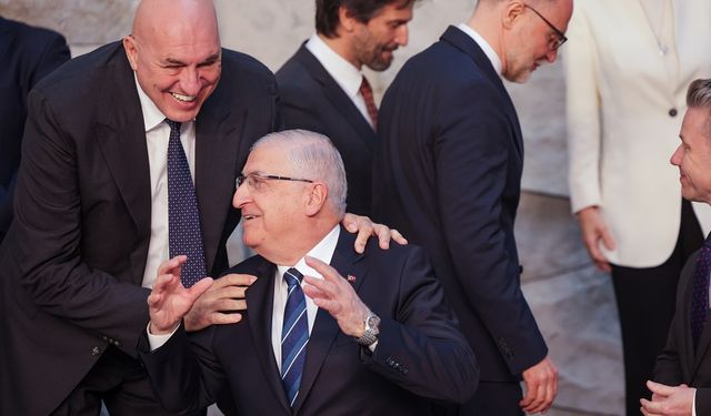 Bakan Güler, NATO Savunma Bakanlarıyla Aile Fotoğrafında Yerini Aldı
