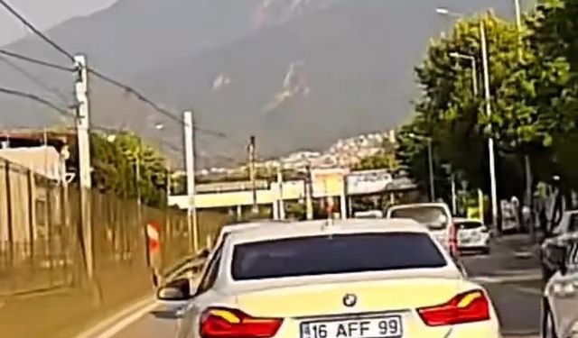 Bursa’da Trafikte Makas Atan Sürücünün Tehlikeli Anları Kamerada