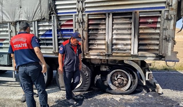 Sungurlu’da Tır Alev Aldı: Balata Yangını Paniğe Neden Oldu