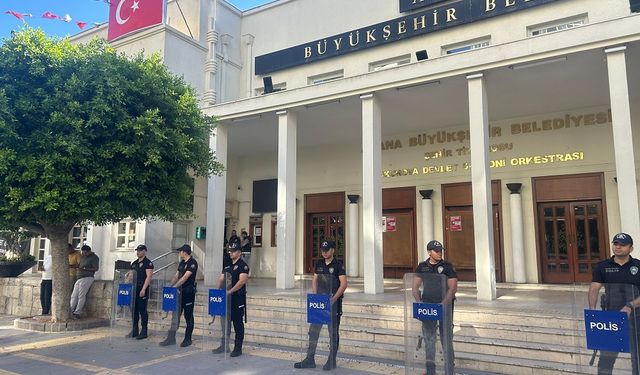 Adana Büyükşehir Belediye Başkanı Zeydan Karalar İstanbul’da Gözaltına Alındı