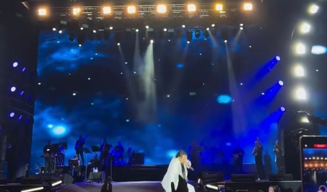 Bayhan Bursa’daki Konserde Sahnede Düştü! O Anlar Kameraya Yansıdı