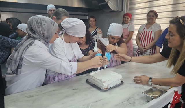Pasta Atölyesinde Tatlı Birliktelik: Bornova’dan Örnek Etkinlik
