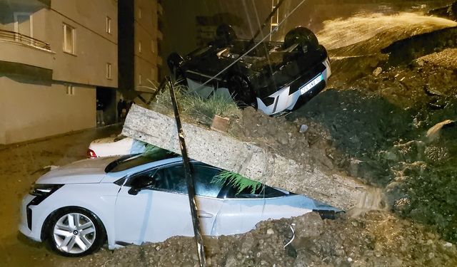 Samsun’da Sağanak Felaketi: İstinat Duvarı Araçların Üzerine Çöktü