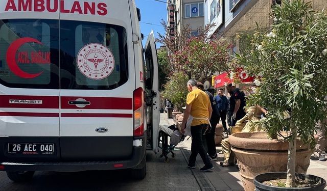 Yolda Yürürken Aniden Yere Yığıldı: Eskişehir’de Korkutan Anlar