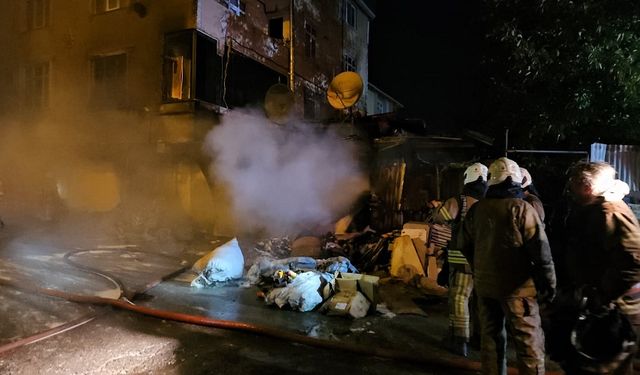 Avcılar’da Çorap Atölyesi Alevlere Teslim Oldu