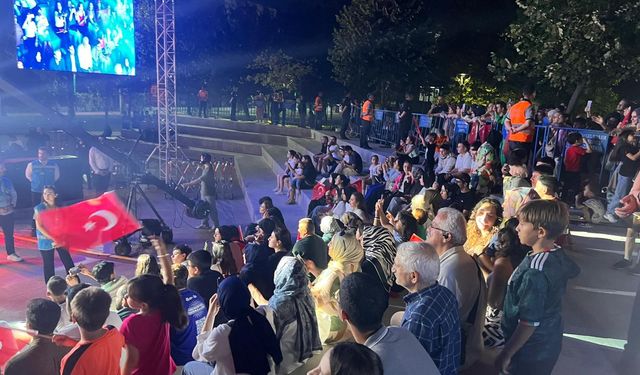 Bahçelievler’de 30 Ağustos Coşkusu: Koliva Konseriyle Kutlandı