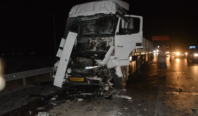 Balıkesir Ayvalık’ta kırmızı ışıkta zincirleme kaza: 1 ölü, 3 yaralı