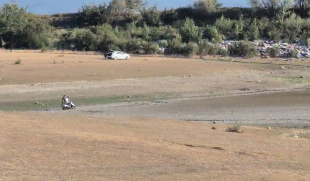 Mudanya’da Ülküköy Göleti Kurudu, Çiftçiler Suya Hasret Kaldı