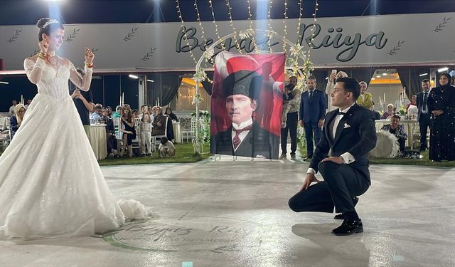 Pamukova’da 30 Ağustos’ta Unutulmaz Düğün: Çiftten Zeybek ve Atatürk Gösterisi