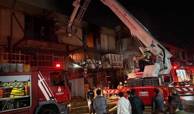 Başakşehir’de Plastik Depoda Korkutan Yangın