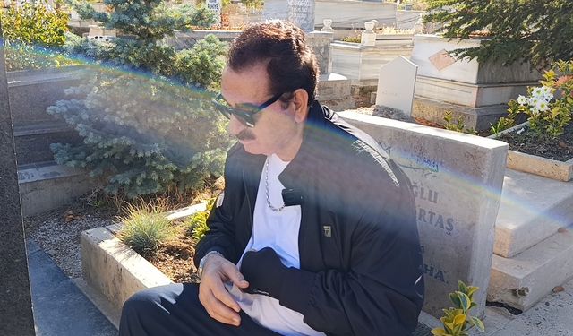 İbrahim Tatlıses, Neşet Ertaş’ı kabri başında andı