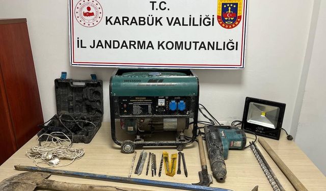 Karabük’te kaçak kazı yapan 4 kişi jandarma ekiplerince yakalandı