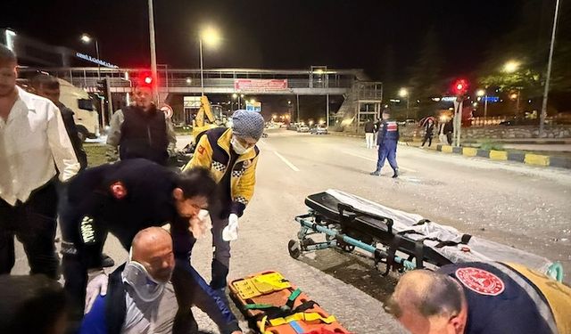 Karabük’te kırmızı ışıkta motosiklete otomobil çarptı: Sürücü yaralandı