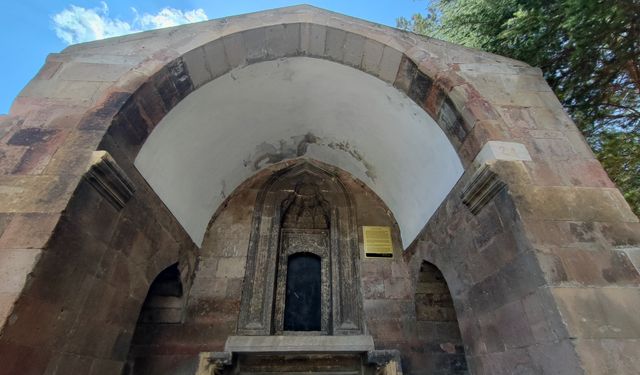 Osmanlı Türbesi Dron Görüntüleriyle Göz Kamaştırıyor