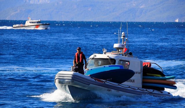 Şiddetli Rüzgar Gençleri Denizde Mahvetti: SUP Boardla Açığa Sürüklendiler