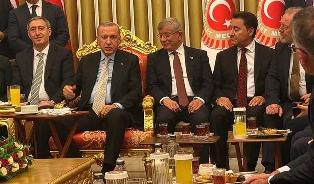 Yıllar Sonra Gelen Fotoğraf: Liderler Zirvesinde Dikkat Çeken Kare