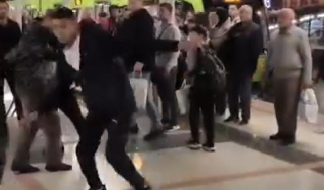Bursa Metro İstasyonunda İlginç Kavga Anları Bazı Vatandaşlar Spikerlik Yaptı