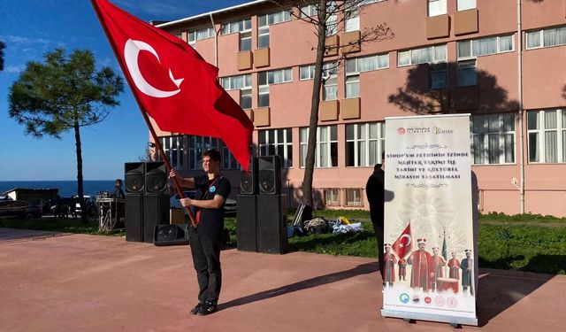 811 Yıllık Fetih Coşkusu Öğretmen ve Öğrencilerden Mehter Gösterisi