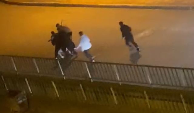 4 Kişilik Grup Genci Sokak Ortasında Darp Etti!