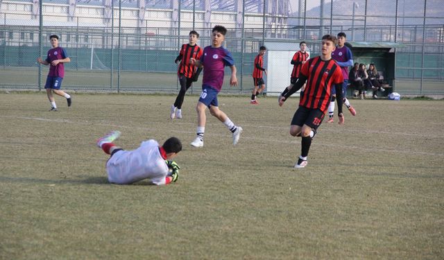 Çocuklar İçin Futbol mu Mücadele mi? Gelişim Ligi Maçında Şartlar Gündem Oldu